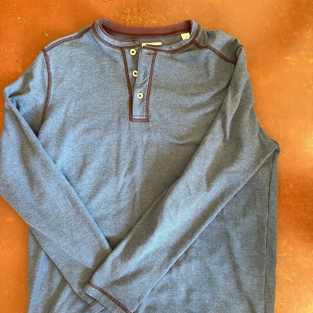 Tommy Bahama Mens blue henley shirt 65% cotton Size Medium